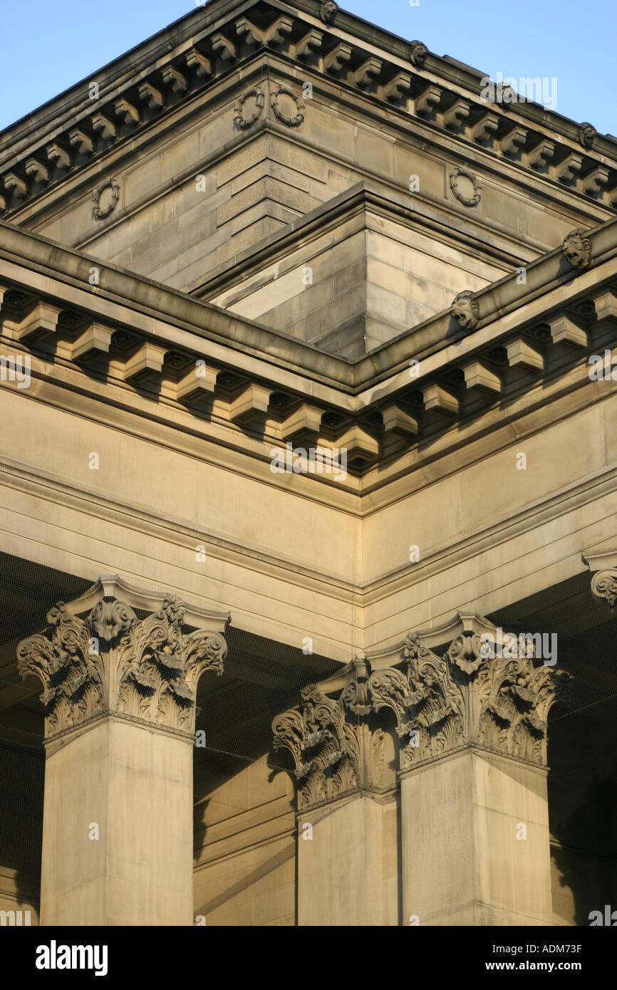 Ungewöhnliche Winkel des Saint Georges Hall Liverpool UK Stockfoto