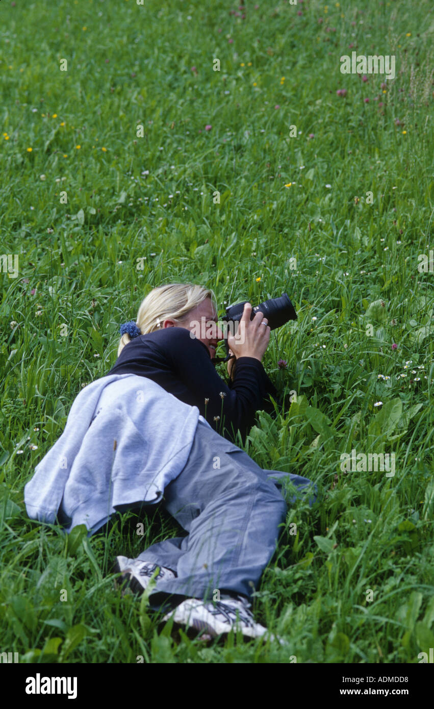 Fotografin auf dem Rasen Stockfoto