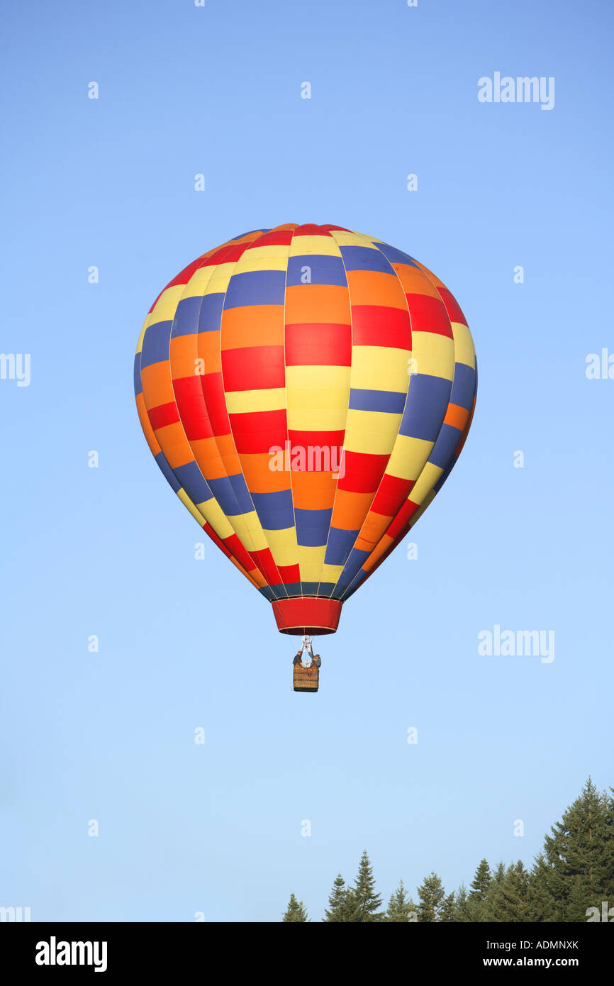Heißluftballon in den Himmel Stockfoto
