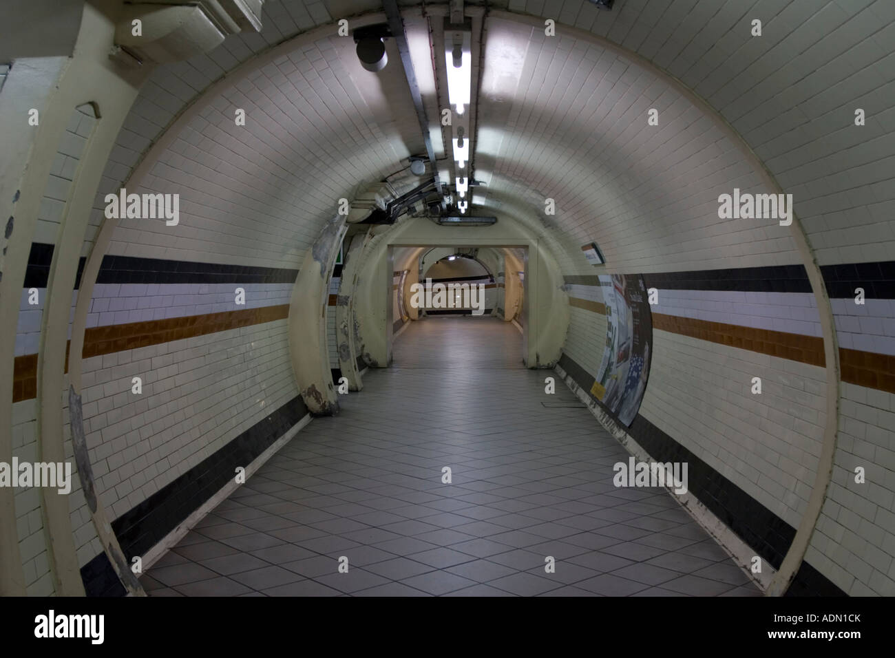 Lambeth North U-Bahn Station Passagier Tunnel London Stockfoto