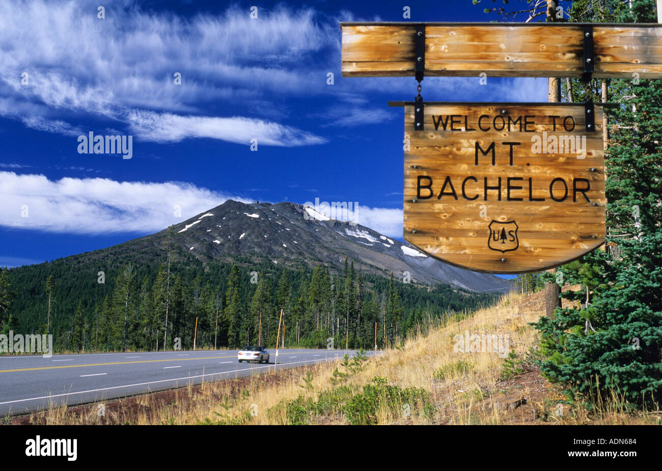 A uns Service Zeichen begrüßen Sie Mount Bachelor in der Nähe von Bend Oregon Wald Stockfoto