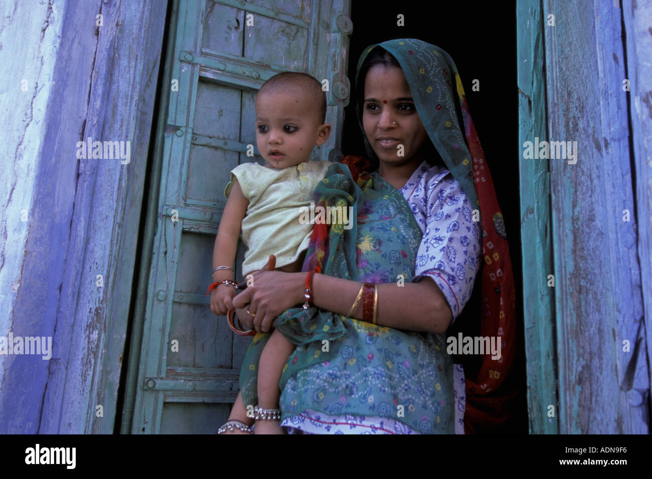 Jodhpur Indien Frau halten baby Stockfoto