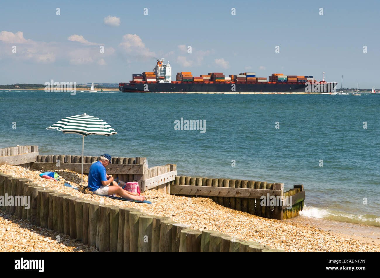 Calshot Strand mit Blick auf Southampton Water Stockfoto
