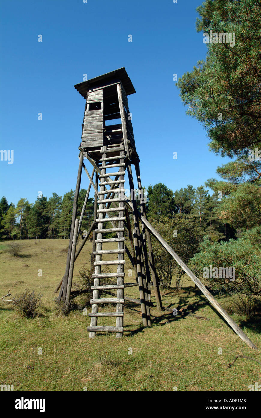 alten angehoben stehen mit breiten Streben Stockfoto