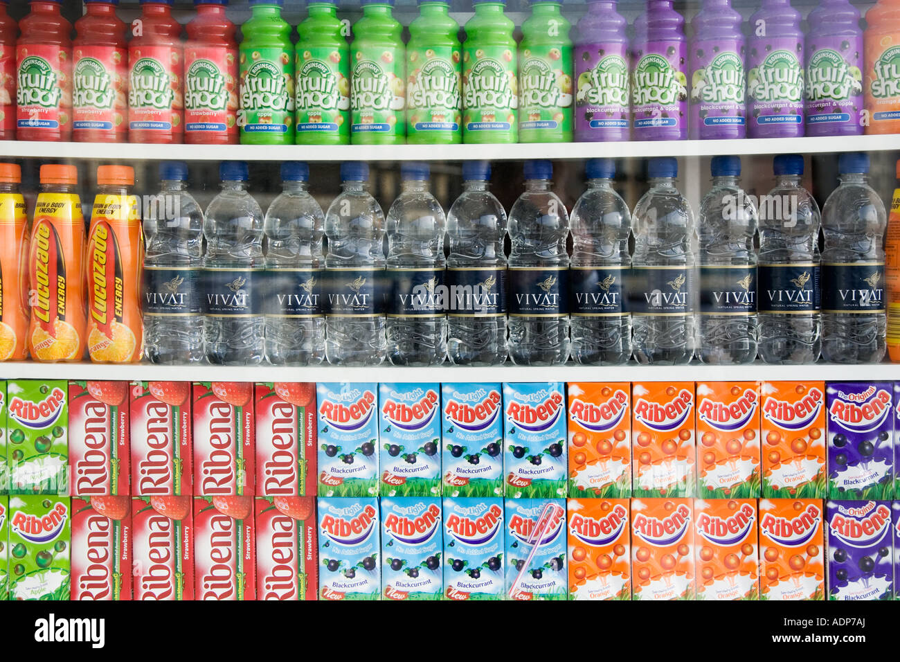 Alkoholfreie Getränke zum Verkauf auf Brighton beach Resort South Coast of England Großbritannien Stockfoto