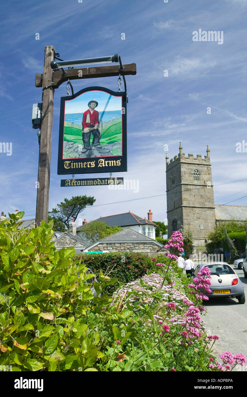 Zennor Kirche und die Tinners arms Zeichen, Zennor, Cornwall, UK Stockfoto