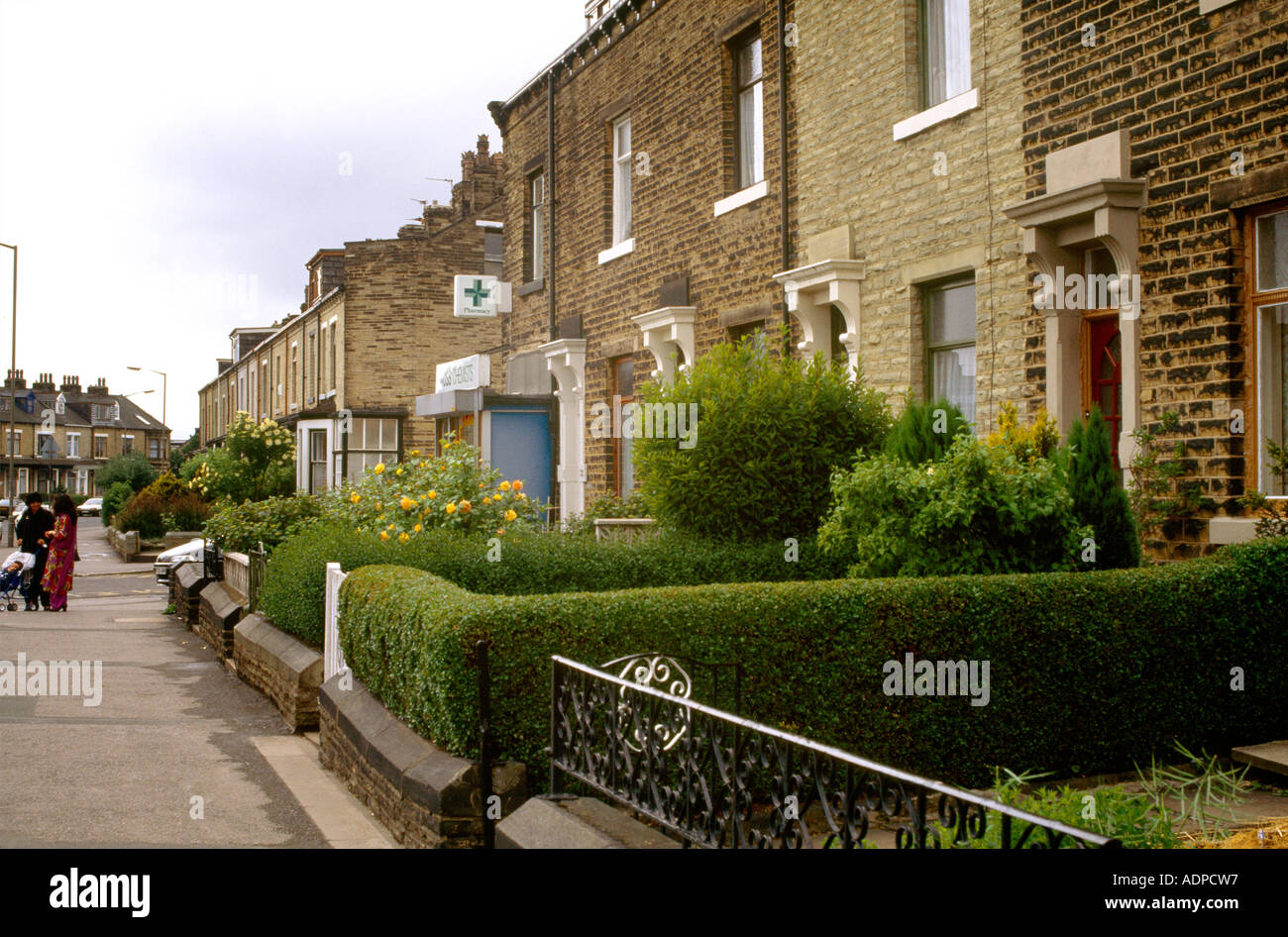 Bradford Yorkshire alten innerstädtischen Bereich Apotheke von Reihenhäusern Stockfoto