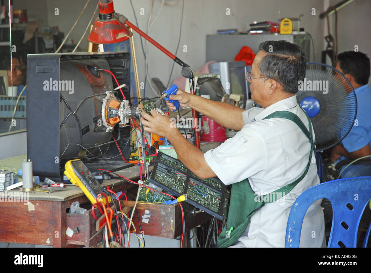 TV-Workshop in Surat Thani, Thailand Stockfoto