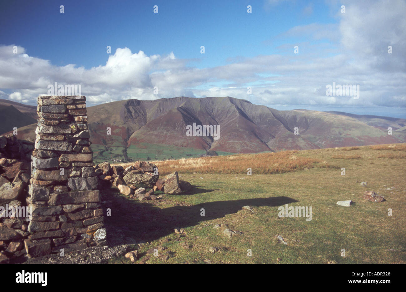 Blencathra oder Saddleback aus der Cairn auf Clough Head englischen Lake District Stockfoto