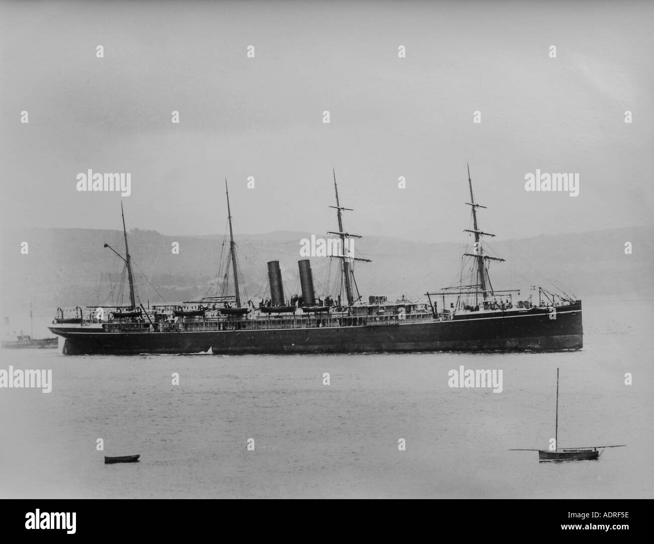UK Schottland Greenock Firth of Clyde das Segeln und Dampfschiff SS Victoria Ankunft in 1890 s Stockfoto
