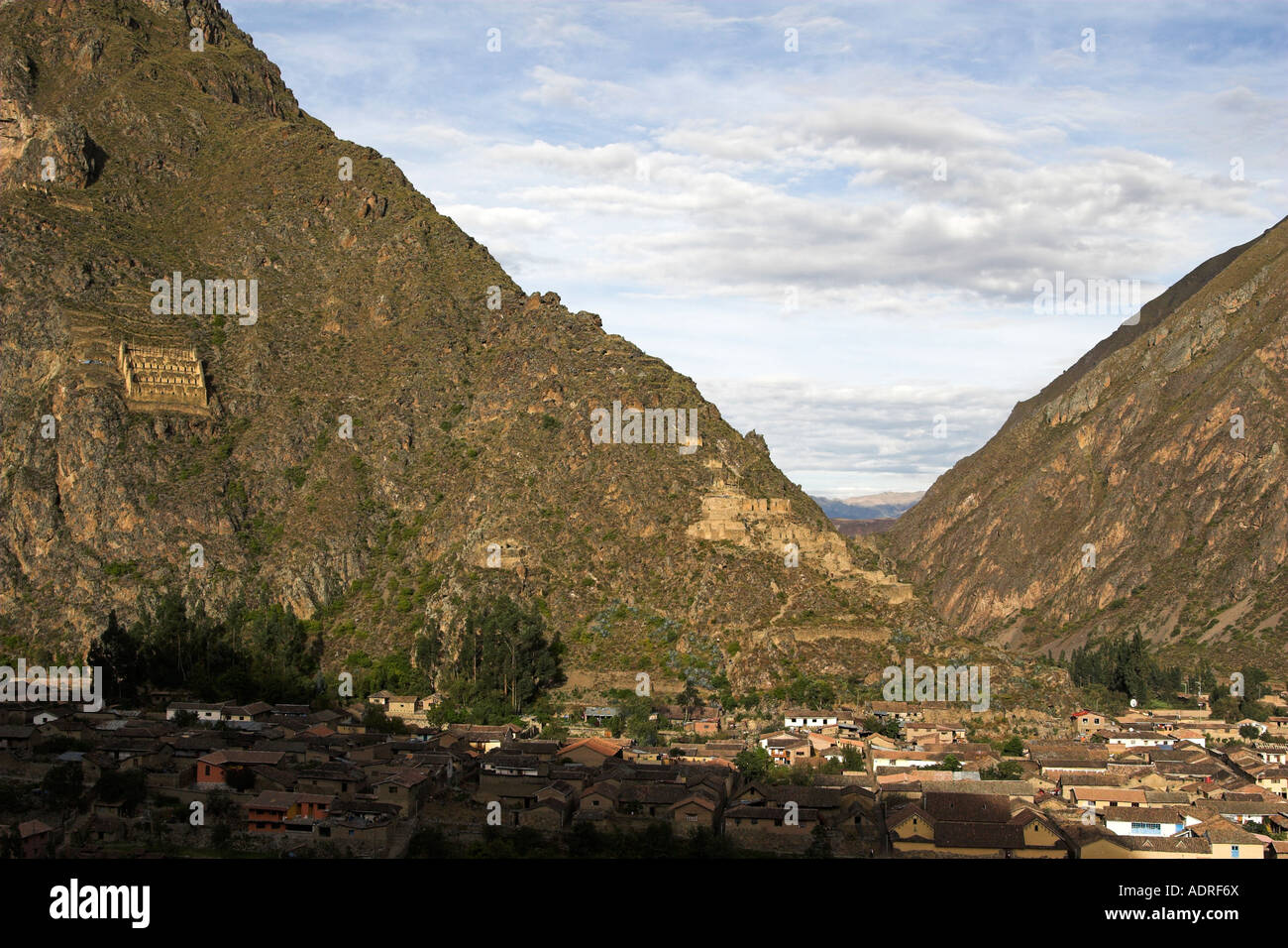 Getreidespeicher der Inka Ruinen Pinkuylluna Berg, Ollantaytambo Stadt, [Sacred Valley], Peru, Anden, "Südamerika" Stockfoto