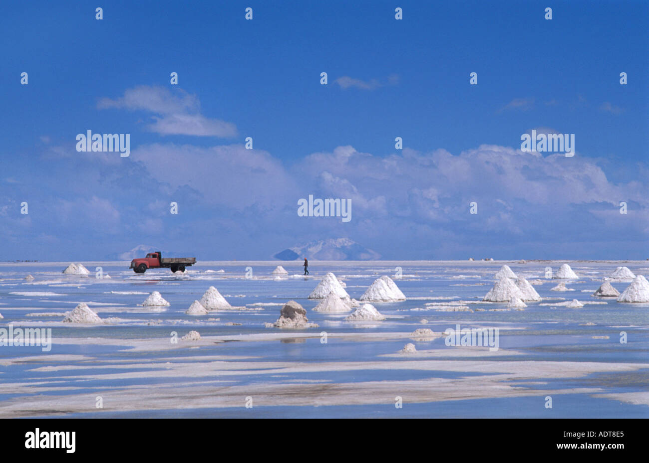 Sammeln von Salz Colchani ist ein Salz Verarbeitung Gemeinschaft am östlichen Rand des Salar de Uyuni Bolivien Südamerika Stockfoto