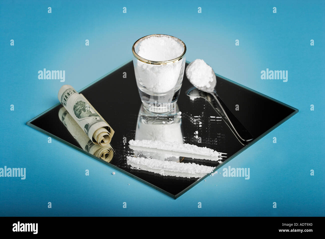 Dollarschein und Kokain Stockfoto