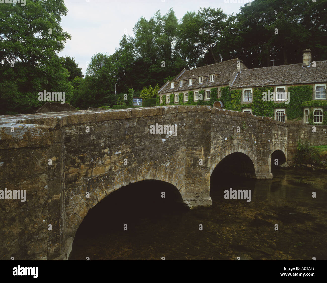 Die Brücke von Bibury Cotswolds Stockfoto