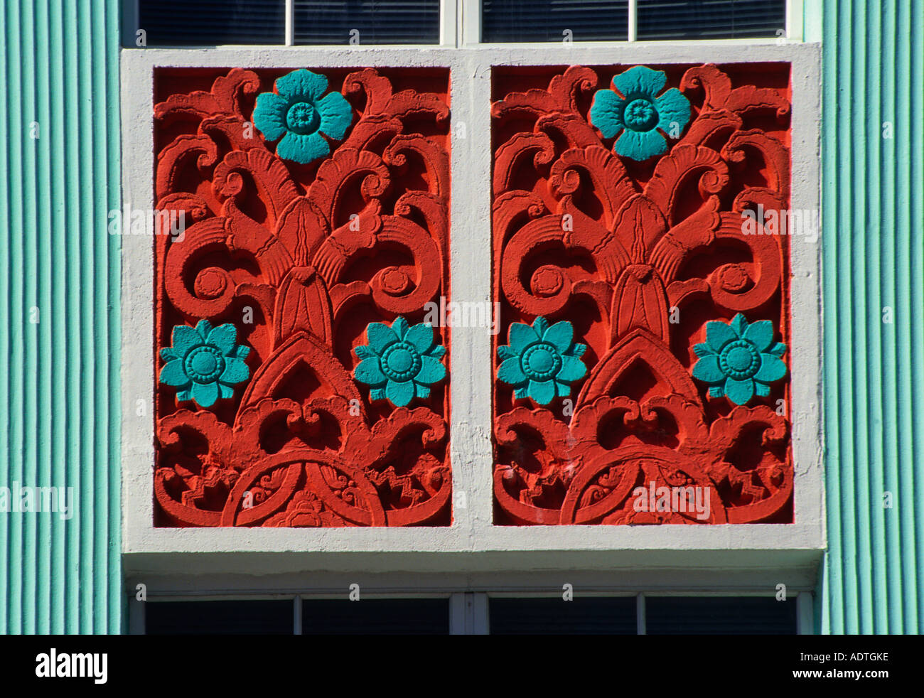Art déco-Florida-Detail, Nahaufnahme, Nahaufnahme, gemalte Außendekoration an einer Gebäudefassade im historischen Art déco-Viertel South Beach, Miami Beach Stockfoto