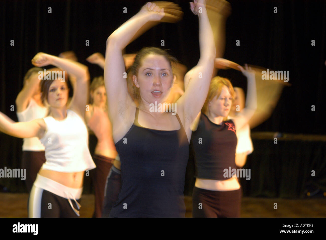 Tanzkurs für Mädchen im Teenageralter an Richmond School North Yorkshire Stockfoto
