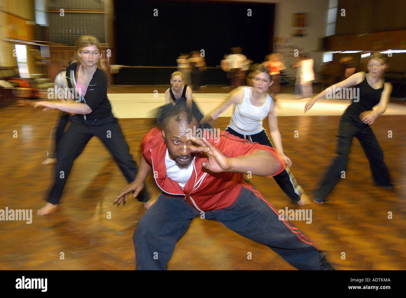 Tanzkurs für Mädchen im Teenageralter an Richmond School North Yorkshire Stockfoto