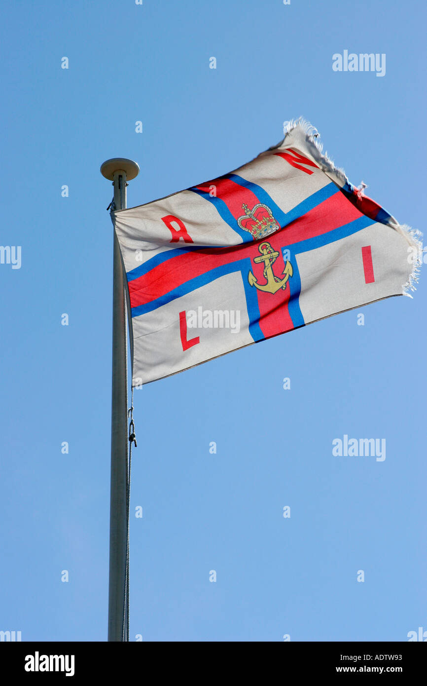 RNLI Royal National Lifeboat Institution Flagge am Fahnenmast Stockfoto