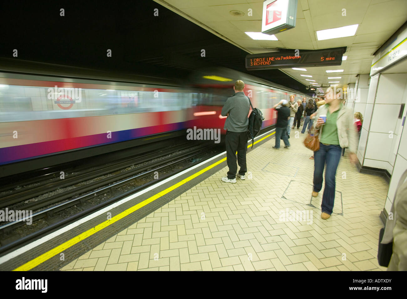 Öffentliche Verkehrsmittel London Underground oder Tube London UK Stockfoto