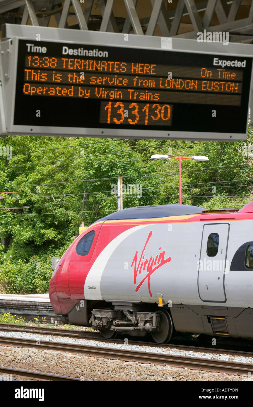 Ein Zug am Lancaster Station Lancashire UK Stockfoto