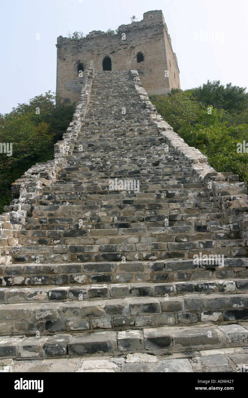 Steile Treppen auf einsame Touristen frei Abschnitt der chinesischen Mauer bei Simitai Beijing Asia Stockfoto
