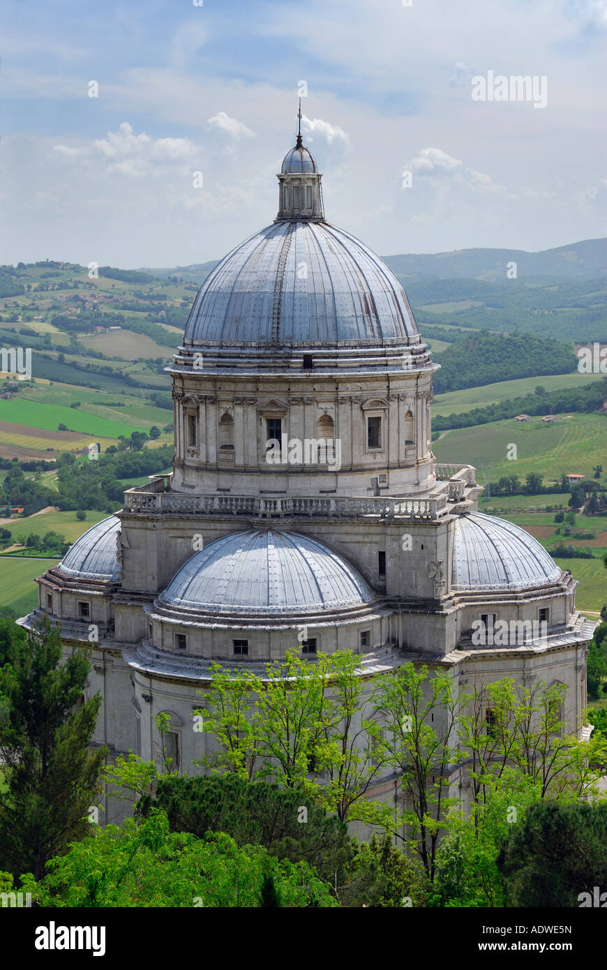 Santa Maria della Consolazione Saint Mary Trost katholische Kirche Kuppeln mit Pasterland in Todi Umbrien Italien Stockfoto