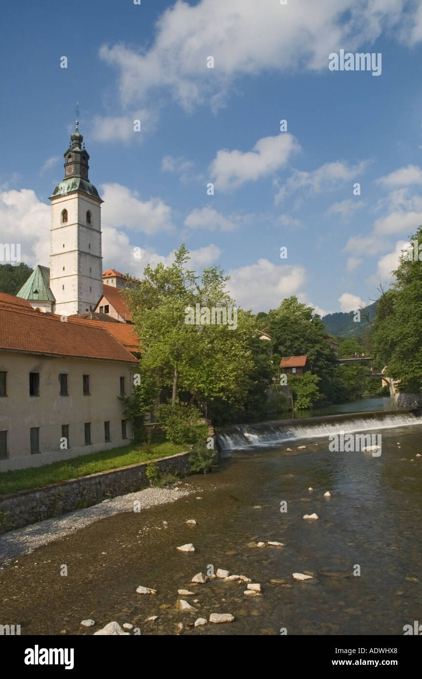 Slowenien Skofja Loka Selscica Fluss St. Jakobskirche Glockenturm Stockfoto