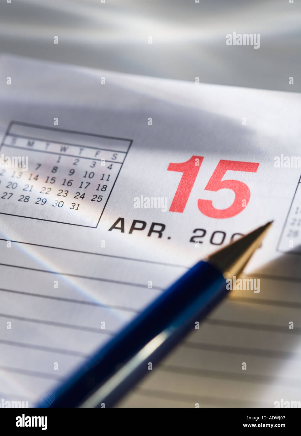 Stillleben mit Kalenderblatt April 15 Stockfoto