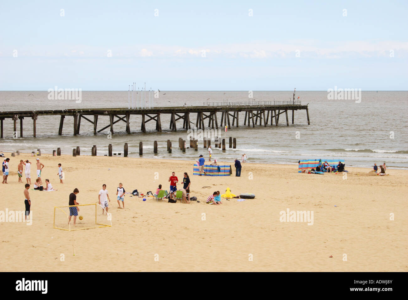 Die alten Claremont Pier und Strand von Lowestoft, Suffolk, England. Stockfoto