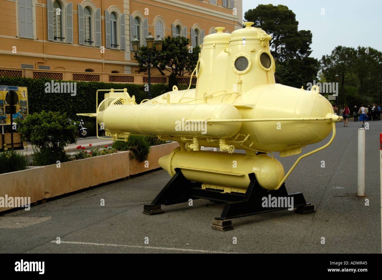 Gelben u-Boot außerhalb das ozeanographische Museum, Monaco Stockfoto