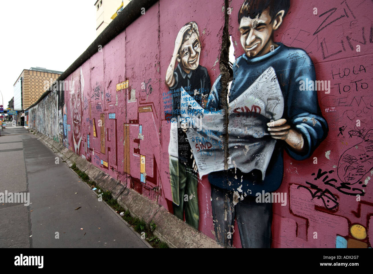 Berlin East Side Gallery-Graffiti auf der östlichen Seite der Überreste der Berliner Mauer Stockfoto