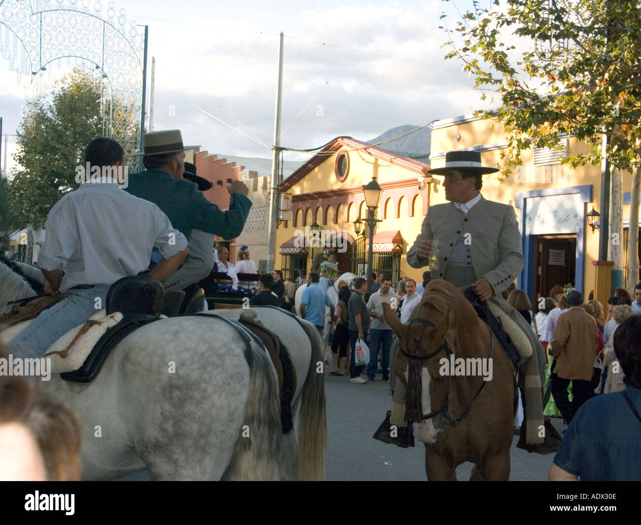 Pferde und Reiter auf der Feria von Fuengirola, Costa Del Sol, Spanien, Europa Stockfoto
