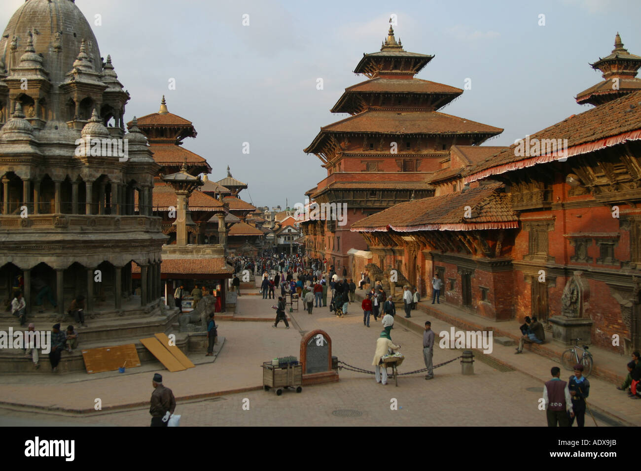 Tempeln rund um den alten Durbar und Basantapur Square in Katmandu Stockfoto