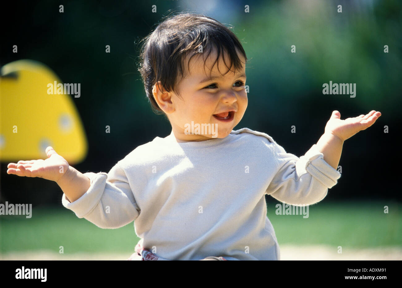 Baby-Porträt im freien Stockfoto