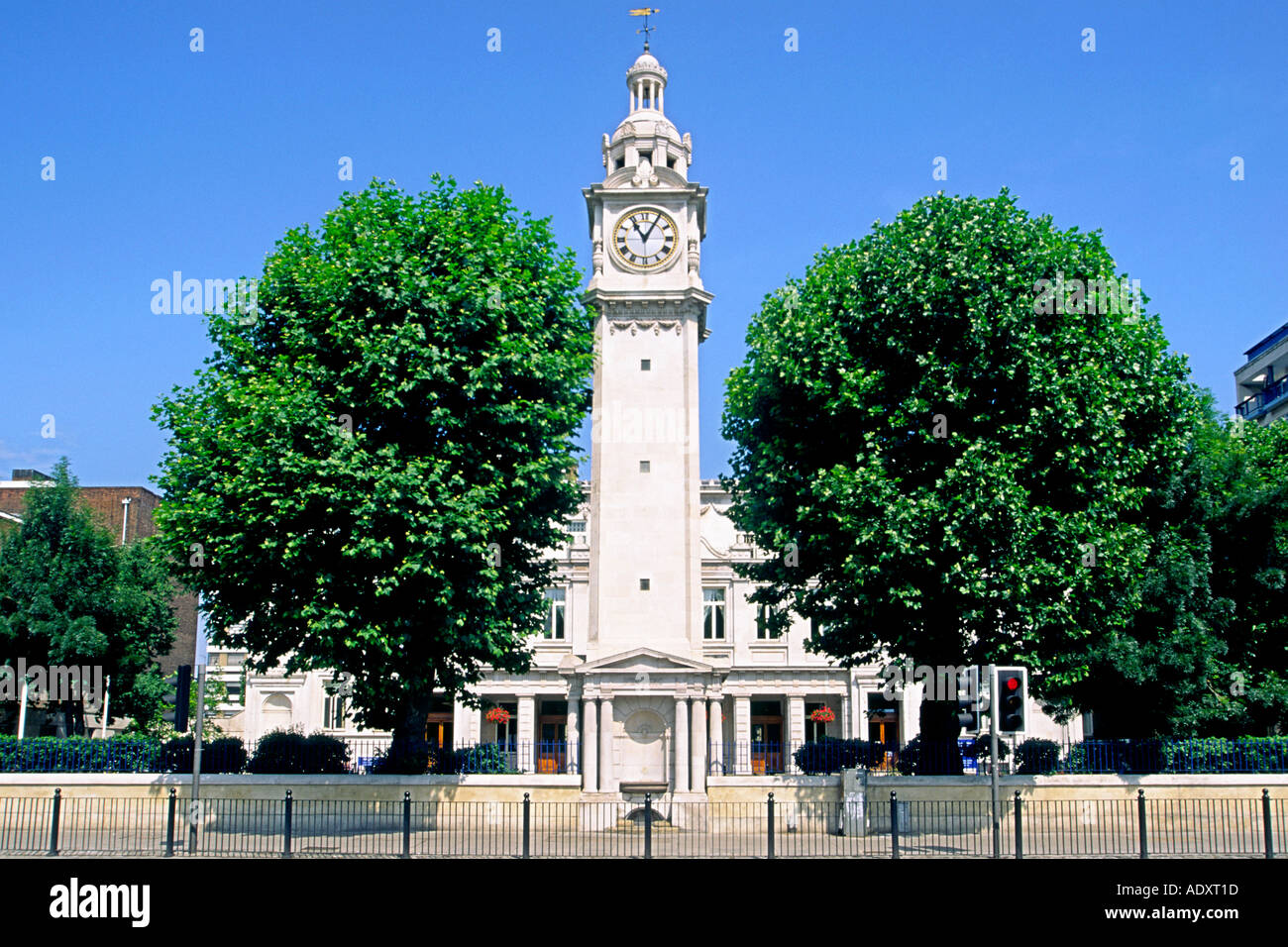 Der Uhrturm von der Volksrepublik-Palast, einem viktorianischen Kulturzentrum im East End von London. Stockfoto