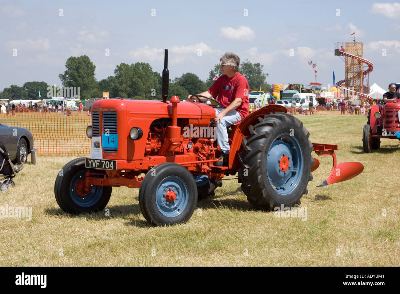 David Brown 300 Traktor auf dem Display auf Rougham Messe in Suffolk im Juni 2006 Stockfoto