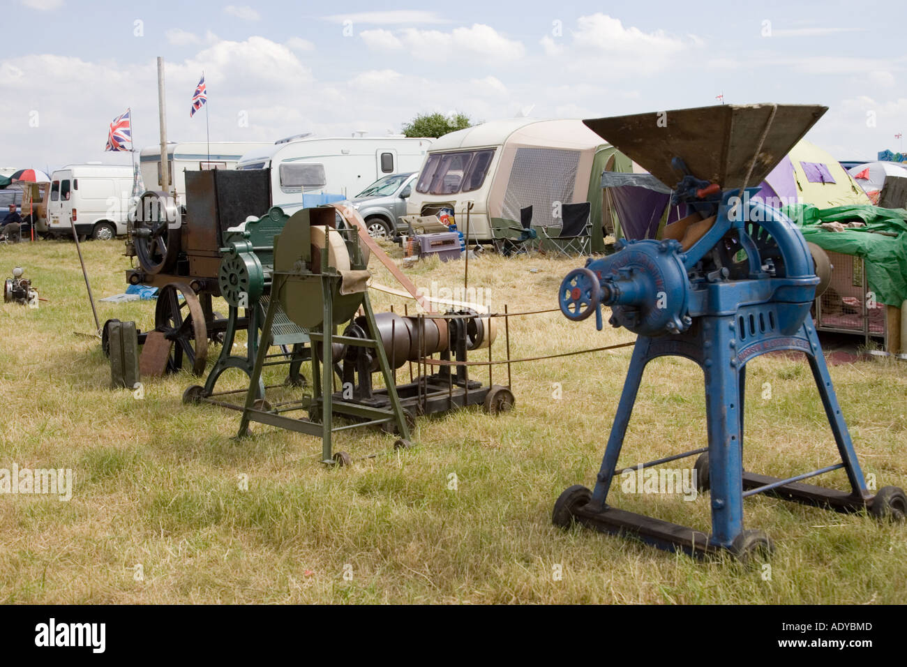 Stationärmotor und alten landwirtschaftlichen Geräten bei Rougham Messe 2006 Stockfoto