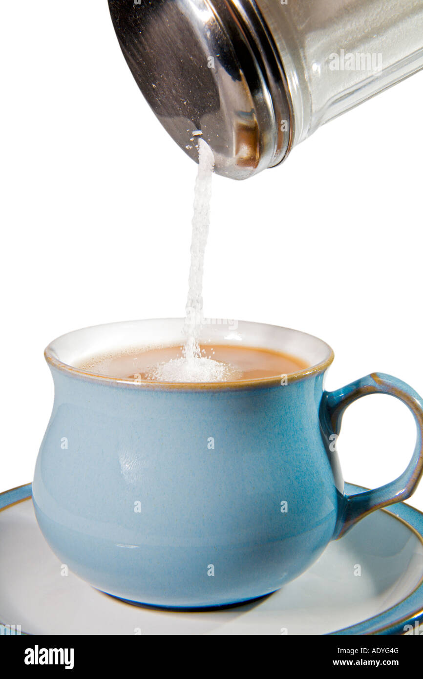 Süßstoff Gießen in Tasse heißen englischen Tee Stockfoto