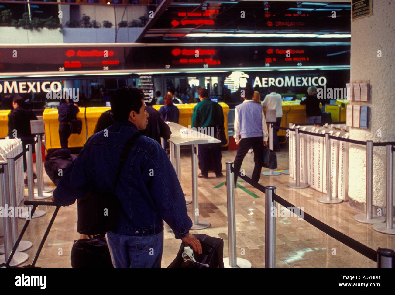 AeroMexico, Mexikaner, Mexikanisch, Passagiere, Reisen, Abflugebene, internationalen Flughafen Benito Juarez, Mexiko City, Mexiko Stockfoto