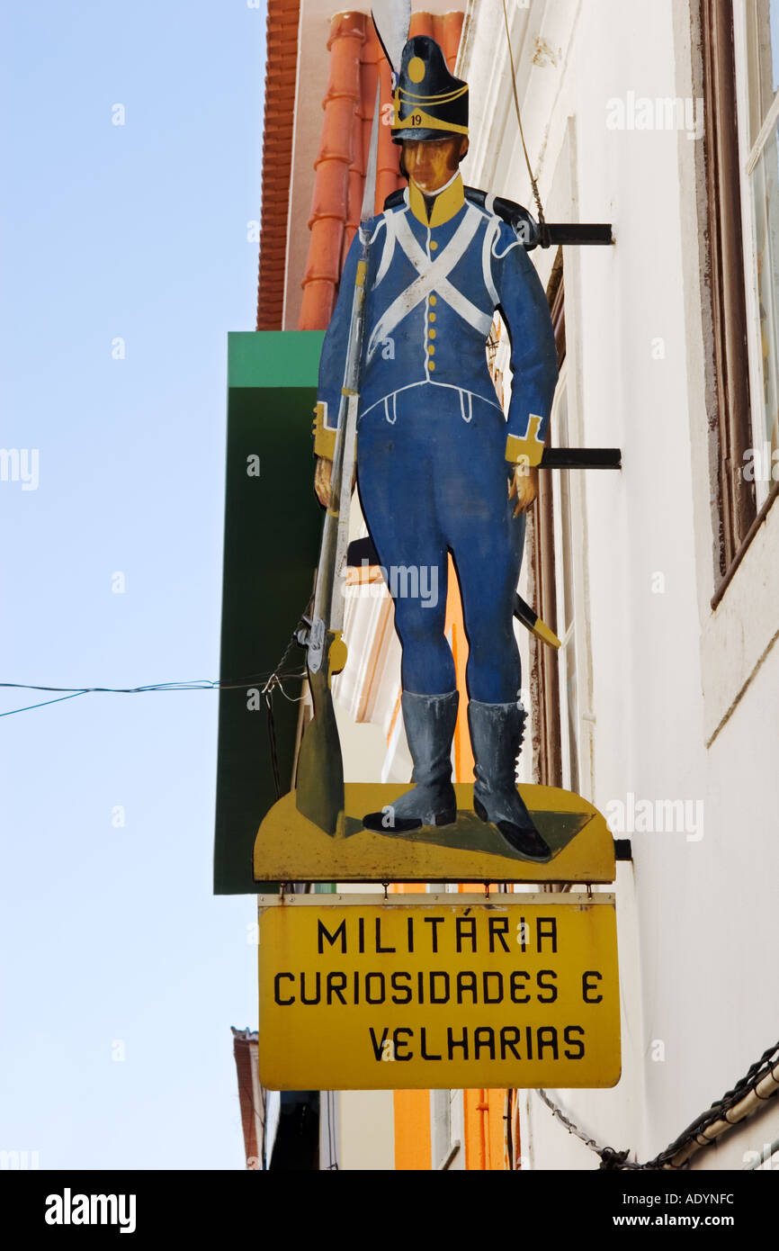 Cascais Portugal Zeichen für militärische Kuriositäten shop Stockfoto