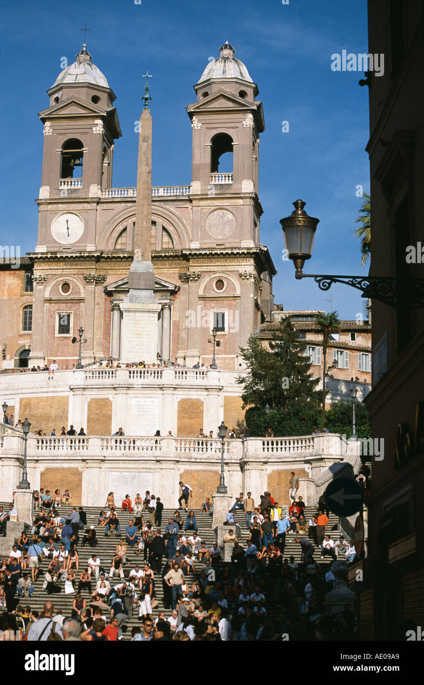 Spanische Treppe mit Kirche Trinita dei Monti Piazza di Espagna Rom Italien Stockfoto