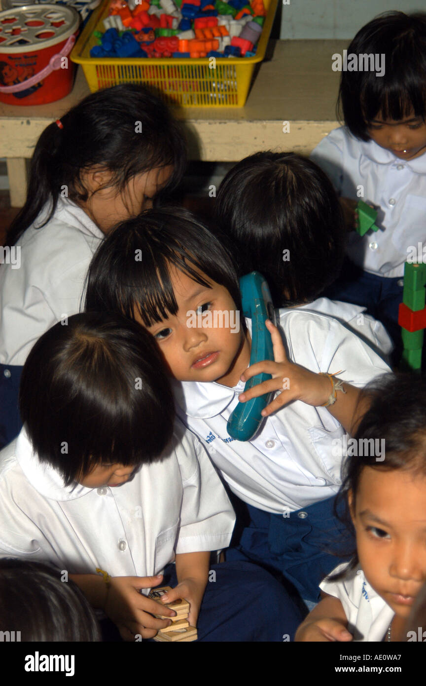 Infant School in den Slums von Khlong Toey in Bangkok Thailand Stockfoto