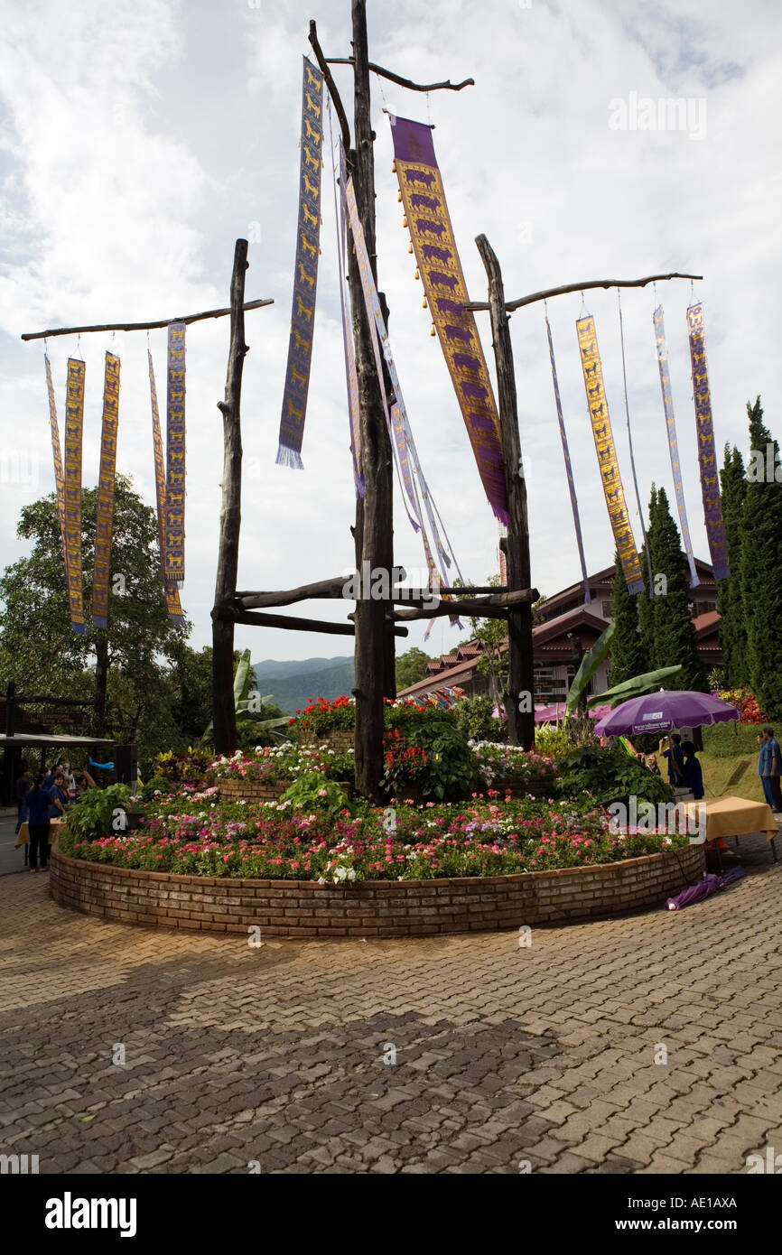 Leute zahlen in Bezug auf lokale Governers Druckmittel Festivals am Mae Fa Luang Garten Chiang Rai Thailand Stockfoto