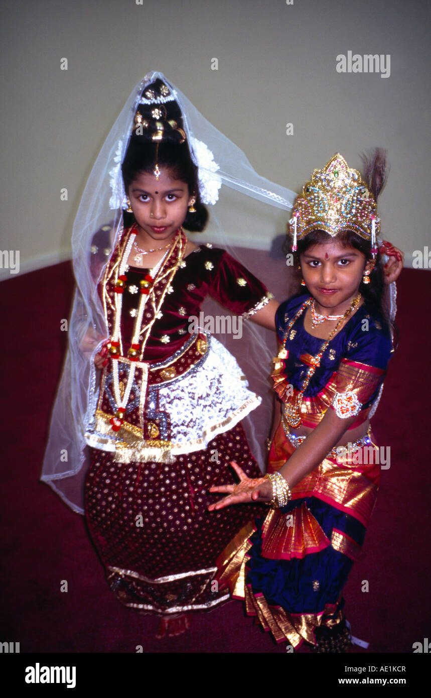 Tooting London indische Mädchen verkleidet für Diwali Stockfoto