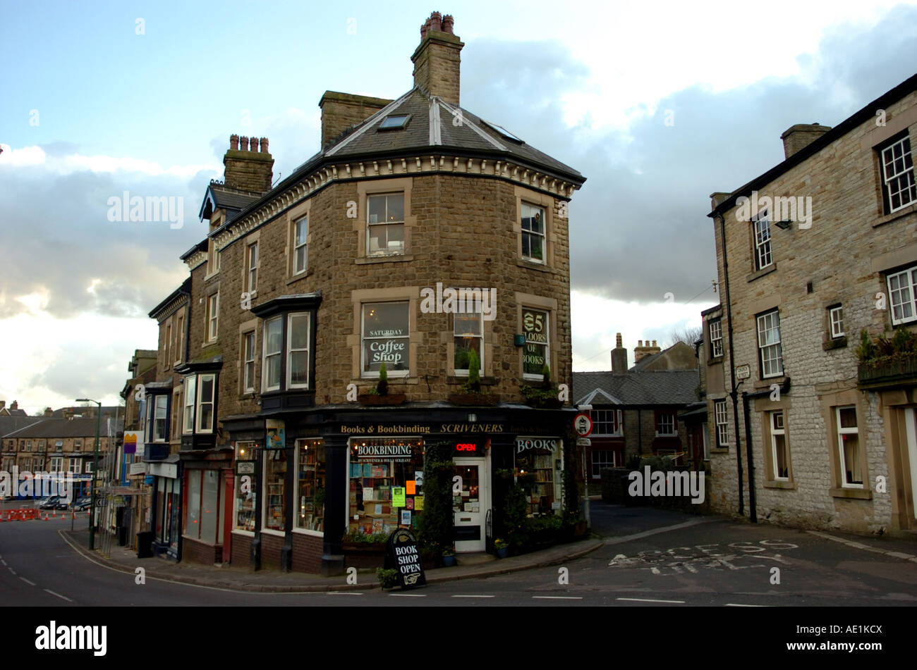 Verwaltungsschreiber Buchhandlung in die historische Kurstadt Buxton in Derbyshire Peak District Großbritannien Stockfoto