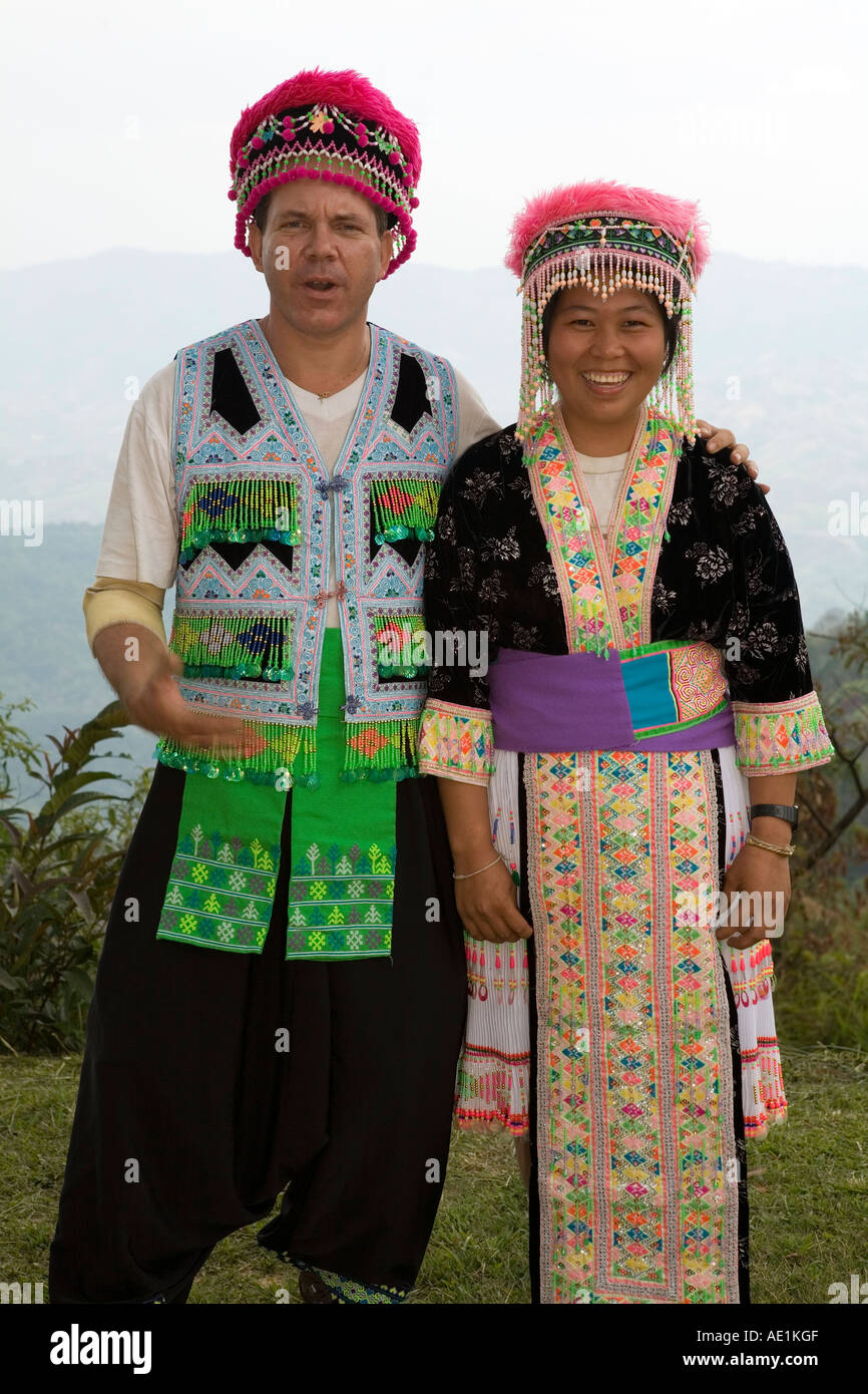 Hmong-Frau mit Farang, Doi Pu Chee Fa, Thailand Stockfoto
