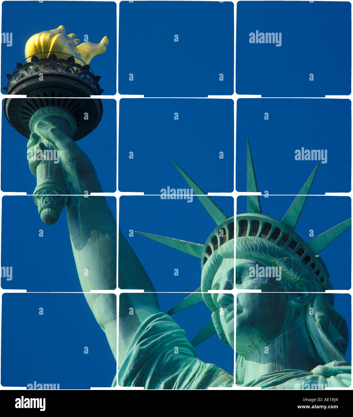 Freiheitsstatue projiziert auf Raster von 12 elektronische Tafeln Stockfoto