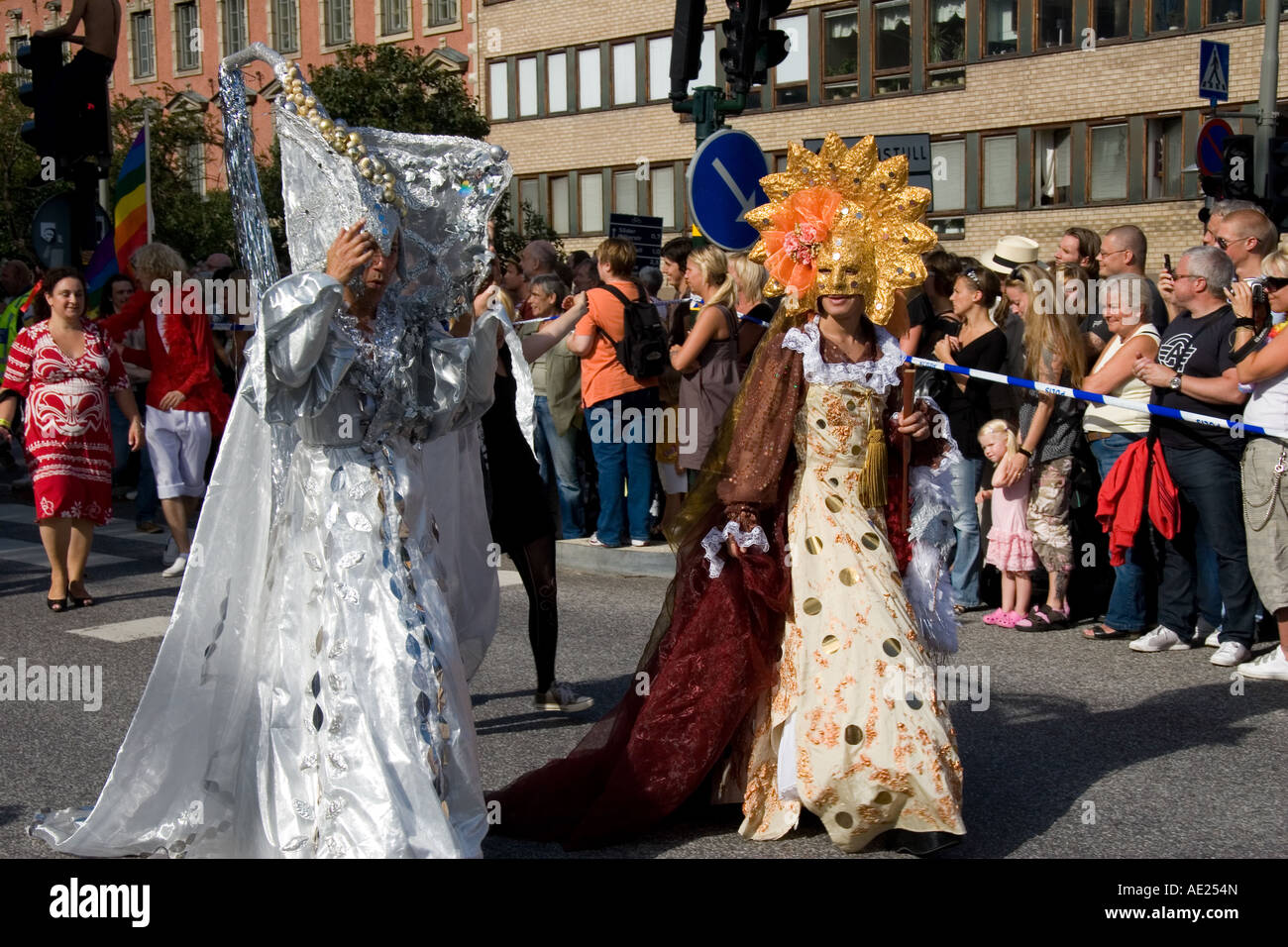 Prideparade in Stockholm 2007 Männer ziehen. Stockfoto