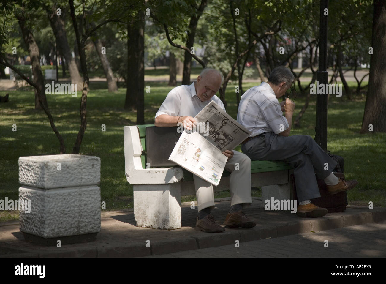 Paar älteren Herren Entspannung in Straraja Ort Petrowski Bezirk Moskau Russland Stockfoto