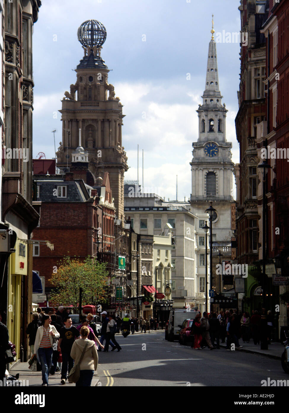 St Martins Lane und Saint-Martin in den Bereichen Kirche spire central London England Stockfoto